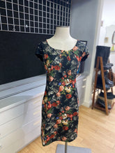 Load image into Gallery viewer, Rinascimento floral dress L
