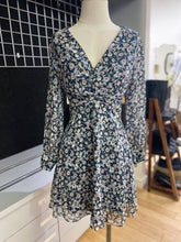 Load image into Gallery viewer, Club Monaco floral silk dress 2

