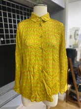 Load image into Gallery viewer, OFFON satin top NWT L
