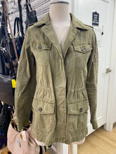 Load image into Gallery viewer, Banana Republic Cargo Jacket XS
