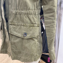 Load image into Gallery viewer, Banana Republic Cargo Jacket XS
