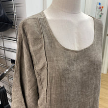 Load image into Gallery viewer, Beyond Capri linen top OS
