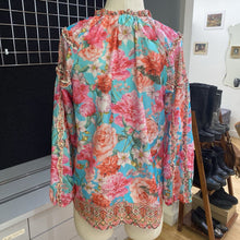 Load image into Gallery viewer, Johnny Was silk top XS
