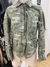 Load image into Gallery viewer, Gap camo jacket XS

