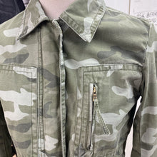 Load image into Gallery viewer, Gap camo jacket XS
