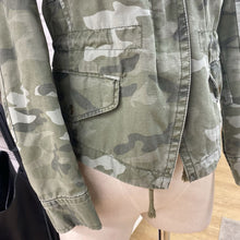 Load image into Gallery viewer, Gap camo jacket XS
