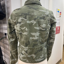 Load image into Gallery viewer, Gap camo jacket XS
