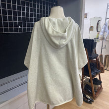 Load image into Gallery viewer, Eddie Bauer fleece poncho M/L
