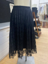 Load image into Gallery viewer, Banana Republic (outlet lace pleated skirt 4
