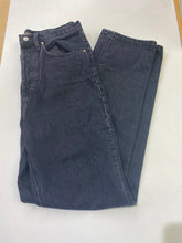 Load image into Gallery viewer, Denim Forum joni highrise loose jeans 28
