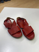 Load image into Gallery viewer, Miz Mooz leather sandals 40

