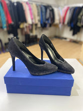 Load image into Gallery viewer, Stuart Weitzman pumps 6
