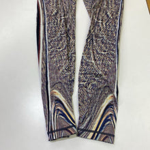 Load image into Gallery viewer, Lululemon leggings 10
