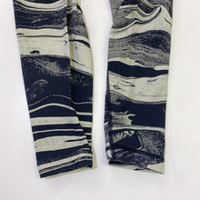 Load image into Gallery viewer, Lululemon leggings 8
