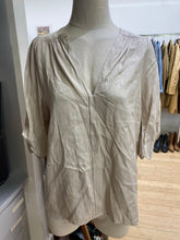 Load image into Gallery viewer, InWear puff sleeve top 8
