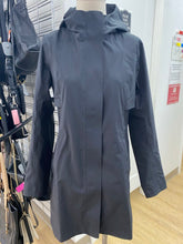 Load image into Gallery viewer, Lululemon light coat 4
