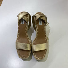 Load image into Gallery viewer, Steve Madden wedge sandals 10
