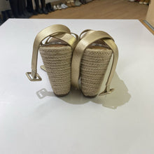 Load image into Gallery viewer, Steve Madden wedge sandals 10
