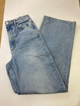 Load image into Gallery viewer, BDG jeans 27
