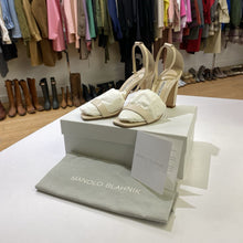 Load image into Gallery viewer, Manolo Blahnik Tessara sandals 36
