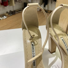 Load image into Gallery viewer, Manolo Blahnik Tessara sandals 36
