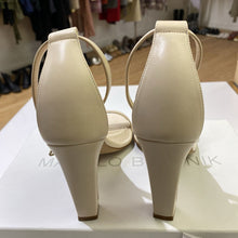 Load image into Gallery viewer, Manolo Blahnik Tessara sandals 36
