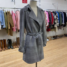 Load image into Gallery viewer, Carolina Belle light coat M
