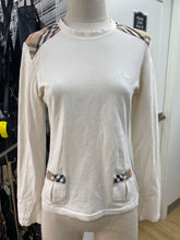 Load image into Gallery viewer, Burberry top L

