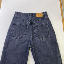 Load image into Gallery viewer, Denim Forum Joni High Rise Loose jeans 28L
