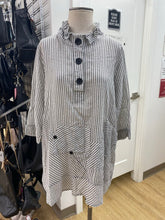 Load image into Gallery viewer, Terra tunic top L
