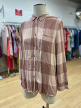 Load image into Gallery viewer, RW&amp;CO plaid top M
