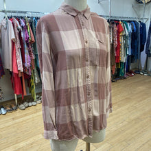 Load image into Gallery viewer, RW&amp;CO plaid top M
