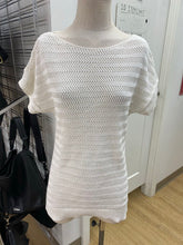 Load image into Gallery viewer, Ellen Tracy open knit sweater M
