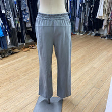 Load image into Gallery viewer, Lululemon pull on pants 8
