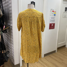 Load image into Gallery viewer, Aventura floral dress M
