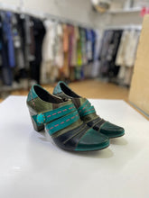 Load image into Gallery viewer, L'Artiste leather shooties 40
