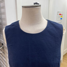 Load image into Gallery viewer, Theory fooler hem top M
