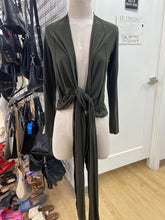 Load image into Gallery viewer, Brian Bailey wrap top M
