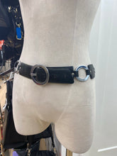 Load image into Gallery viewer, Black leather metal rings belt
