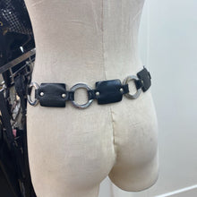 Load image into Gallery viewer, Black leather metal rings belt
