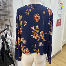 Load image into Gallery viewer, Babaton floral top L
