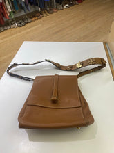 Load image into Gallery viewer, Meli Melo pebbled leather crossbody
