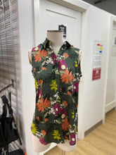 Load image into Gallery viewer, Banana Republic Dillon satiny top M

