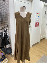 Load image into Gallery viewer, Eileen Fisher linen dress Mp
