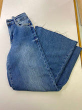 Load image into Gallery viewer, Frame Le Palazzo Crop jeans 25
