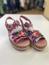 Load image into Gallery viewer, Django &amp; Juliette floral sandals 40
