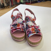 Load image into Gallery viewer, Django &amp; Juliette floral sandals 40
