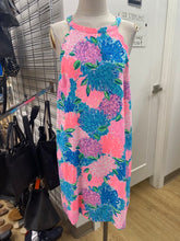 Load image into Gallery viewer, Lilly Pulitzer scalloped dress XL
