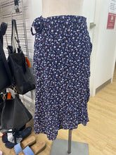 Load image into Gallery viewer, Madewell wrap skirt NWT 6
