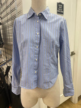 Load image into Gallery viewer, Gap Fitted Crop Shirt NWT M
